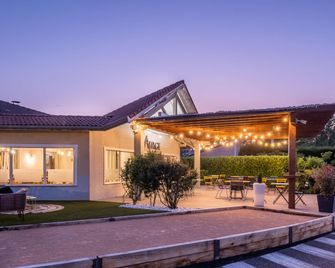 Hotel Kyriad Lyon Est - Bron Eurexpo Le Cottage - Bron - Bygning