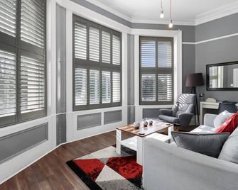 Ravilious - איסטבורן - סלון