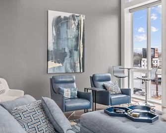 Always A Guest Favorite! Luxe 3 Level Home+ Huge Rooftop Deck W/Tv, Fireplace! - Nashville - Sala de estar