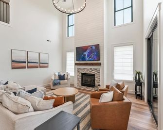 Lakeside Retreat - Harriman - Вітальня