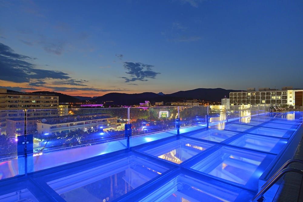 إنسايد باي ميليا كالفيا بيتش