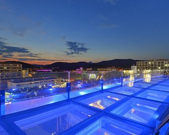 إنسايد باي ميليا كالفيا بيتش - ماجالوف - حوض السباحة