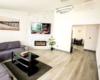 Charming 3- bedroom house with WiFi and AC in delightful Vancouver - Vancouver - Salon