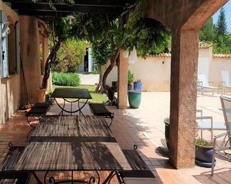 Villa in Salernes with Private Pool & Garden - Salernes - Patio