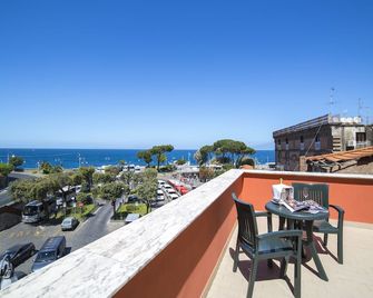 Hotel Il Faro - Sorrent - Balkon