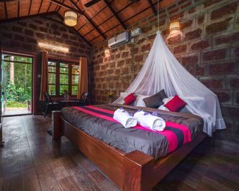 The Copper Edge Eco Resort - Madikeri - Bedroom