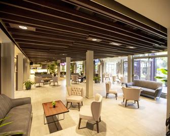 Panafrica Hotel Boutique & Spa - باتا - ردهة