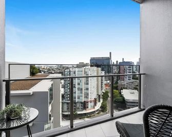Capri Apartments - Free Secure Parking - Brisbane - Balcon