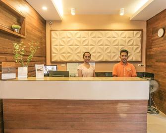 Casa Coron Hotel - Coron - Front desk