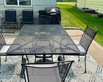 Charming Fall Cabin on Lake Mille Lacs; Relax, Fish & Watch the Sunset - Isle - Patio