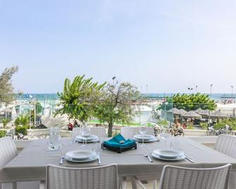Sea view apartment in Senigallia with furnished balcony and parking space - Senigallia - Restaurant