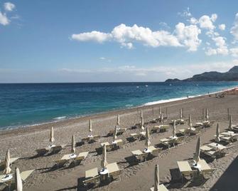 Hotel Villa Paradiso - Taormina - Balcón