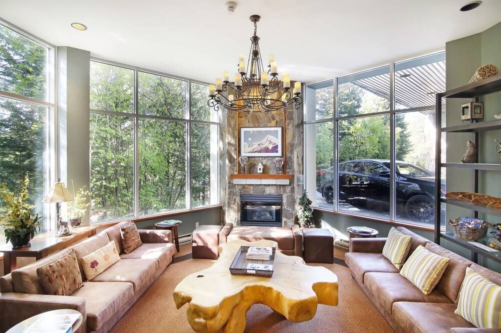 The Woodrun Lodge by Whiski Jack - Whistler - Lounge