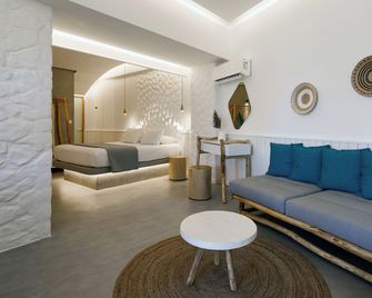 Oscar Beachfront Suites - Adults Only - Perissa - Wohnzimmer