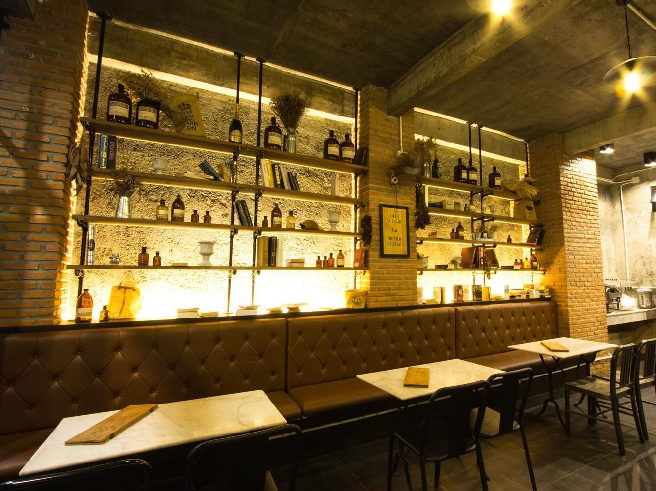 Tony Lodge - Khao Lak - בר