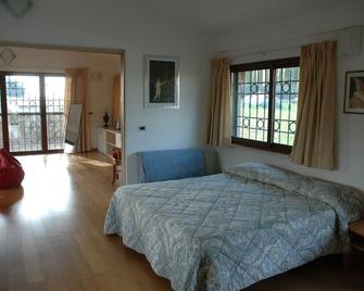 Stone House 2. . . - Fiano Romano - Camera da letto