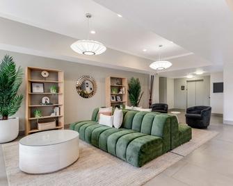 Best Western Auburndale Inn & Suites - Auburndale - Living room