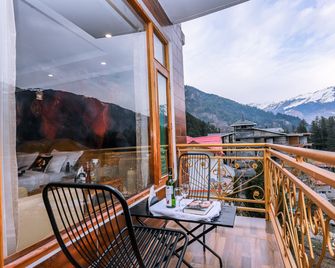Smugglers Resort By West Western - Manali - Balkon