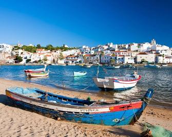 Unik strand i charmig fiskeby med stor terrass och 200 m till stranden - Ferragudo - Beach