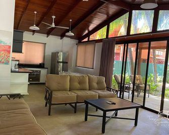 Tropical Garden Hotel - Jacó - Living room