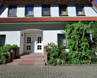 Holidays in the Sauerland Region - Apartment in a Unique Location With use of the Garden - Willingen - Gebäude