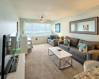 'buoy Wonder' Ikea Free Luxury At The Sea! King Oceanfront Condo, Pool & Netflix - Lincoln City - Living room