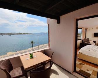Kerman Hotel - Cesme - Balkon