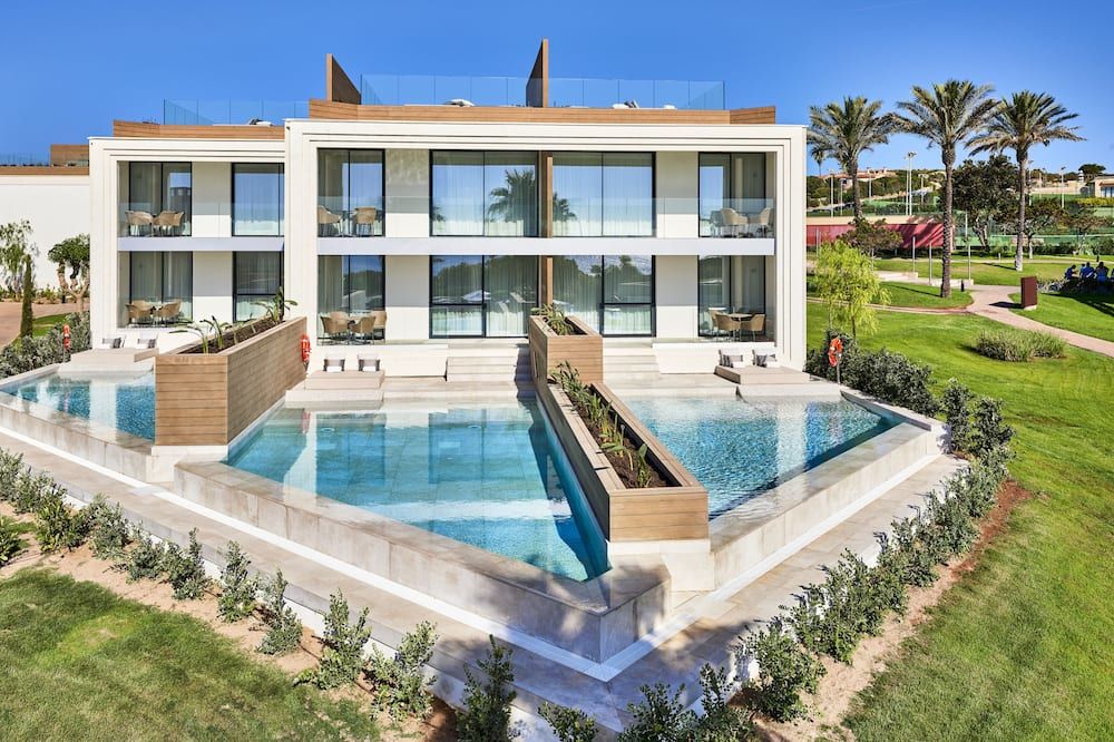 إنزوتيل بونتا بريما بريستيج سويتس آند