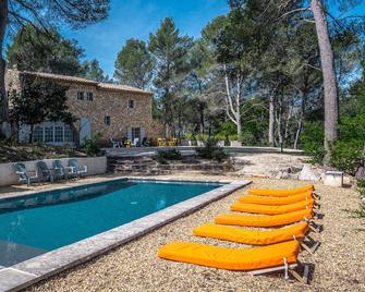 Stunning panoramic views and heated pool in Roussillon - Roussillon - Zwembad