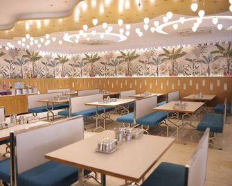 Hotel Rangoli - 10 Min From Palsana Chowk - Navsari - Restaurante