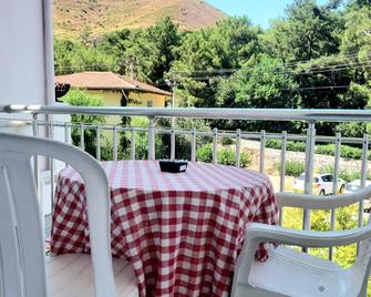 Clupcapella - 馬爾馬里斯 - 陽台