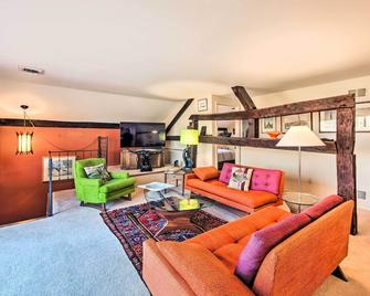 Creek Access and Deck Runningwater Lancaster Gem - Lancaster - Living room