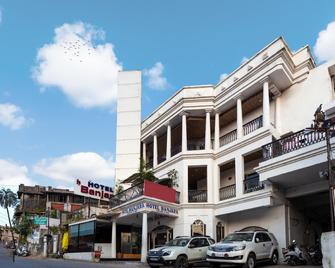 Hotel Banjara Mount Abu - Mount Abu - Building