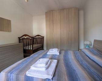 Casa vacanze da Nicola - Villafranca Tirrena - Camera da letto