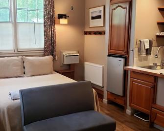 Finely Crafted Studio Apartment In The Heart Of Old Town - Fort Collins - Bedroom
