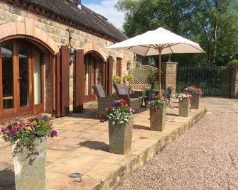 Award winning luxury accommodation in an area of outstanding natural beauty. - Leek - Binnenhof