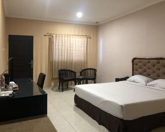 Hotel Sinar 3 - Surabaya - Phòng ngủ