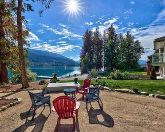 Private Executive Lakefront w/ Boat Launch and Mooring - Sorrento - Patio