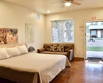Zion's Camp and Cottages - La Verkin - Bedroom