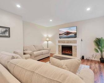 Serene Haven On SE 101st Pl #41907 - Kent - Living room