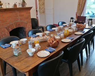 Chateau De Chavannes - Tresnay - Salle à manger