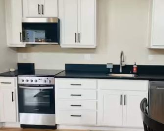 Modern & Light Filled 1-bedroom private garden cottage with AC in Anacortes - Anacortes - Keuken