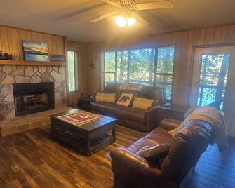 Welcome to The Treehouse on Lake Chatuge! - Hayesville