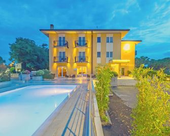 Hotel Nuova Barcaccia - Peschiera del Garda - Pool