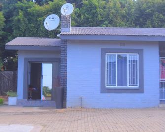 Thully teams guest house Tzaneen - Tzaneen - Gebouw