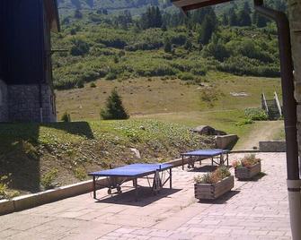 Méribel Mottaret -Just Renovated Splendid Apartment / 4 - 5 People / Wi-Fi Incl! - Les Allues - Patio