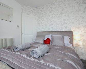 Seaview Regency Apartment With Private Parking - Brighton