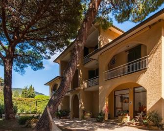 Residence Golfo Della Lacona - Lacona - Edificio