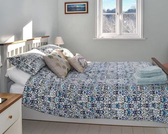 The Apricot Tree - Newport - Bedroom