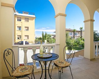 Villa Mimosa - Appartamento 1 - Happy Rentals - Desenzano del Garda - Balkon